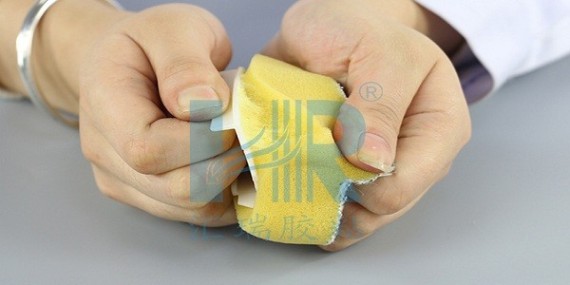 海绵粘pp塑料用什么胶粘牢不发硬？